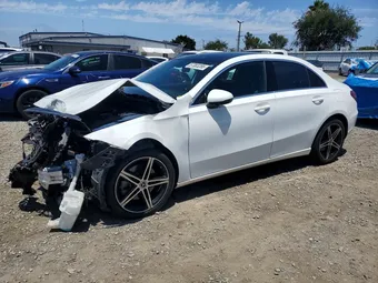 2019 Mercedes-Benz A-Class WDD3G4EB4KW027461
