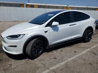 2022 Tesla Model X 7SAXCBE52NF329946