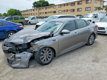 2017 Kia Optima 5XXGT4L38HG146188