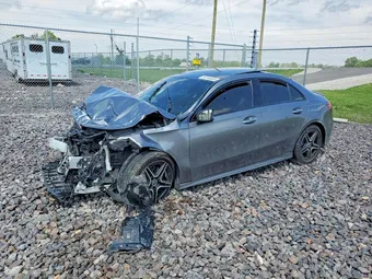 2019 Mercedes-Benz A-Class WDD3G4FB7KW001452