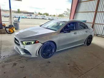 2019 Mercedes-Benz A-Class WDD3G4EB4KW011874