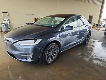 2018 Tesla Model X 5YJXCDE44JF081127