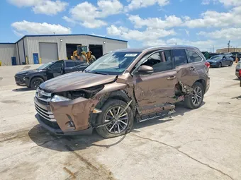 2019 Toyota Highlander 5TDKZRFH3KS345426 Lot 56967566