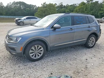2018 Volkswagen Tiguan 3VV3B7AX7JM023464