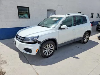 2017 Volkswagen Tiguan WVGSV7AX8HW500250
