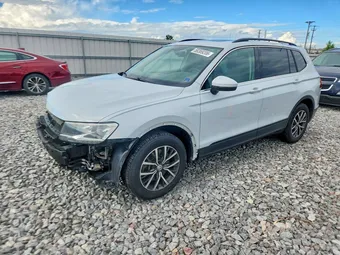 2019 Volkswagen Tiguan 3VV3B7AXXKM053561