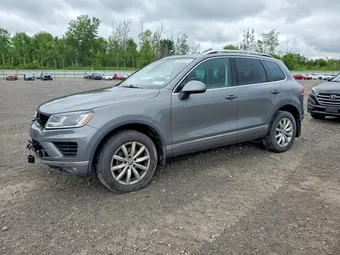 2016 Volkswagen Touareg WVGEF9BP4GD010161