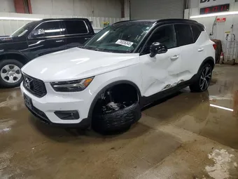 2021 Volvo XC40 YV4162UM7M2420843