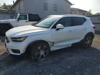 2019 Volvo XC40 YV4162UL0K2126074