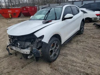 2018 Alfa Romeo ZASFAKPN8J7C00483