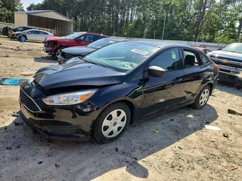2017 Ford Focus 1FADP3E26HL335921