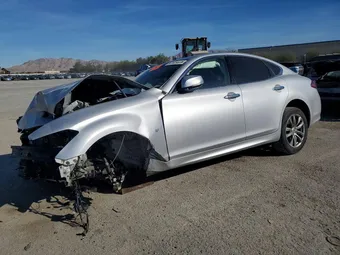 2018 Infiniti Q70 JN1BY1AP8JM180909