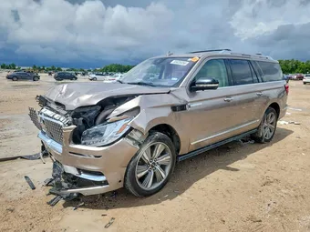 2018 Lincoln Navigator 5LMJJ3LT3JEL15705