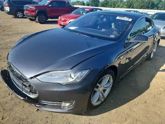 2016 Tesla Model S 5YJSA1E13GF131125