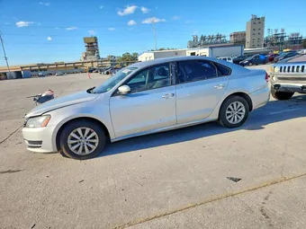 2015 Volkswagen Passat 1VWAT7A33FC092027
