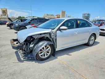 2018 Volkswagen Passat 1VWAA7A34JC015553