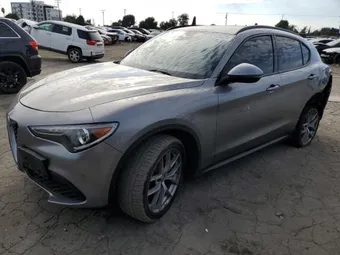2018 Alfa Romeo ZASFAKNN3J7B82302