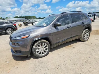 2018 Jeep Cherokee 1C4PJLCB1JD621526
