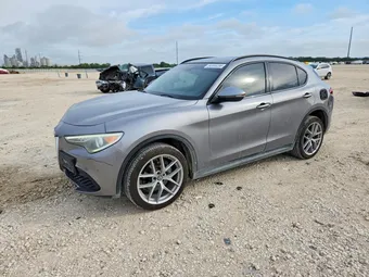 2018 Alfa Romeo ZASFAKNN8J7B80173