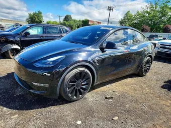 2022 Tesla Model Y 7SAYGDEF0NF397580