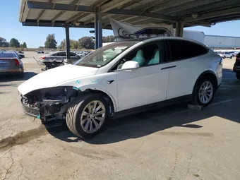 2018 Tesla Model X 5YJXCAE21JF106367