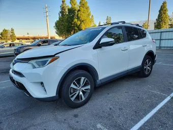 2018 Toyota RAV4 JTMWFREV7JJ732171 Lot 59645246