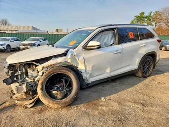 2019 Toyota Highlander 5TDJZRFH8KS944446
