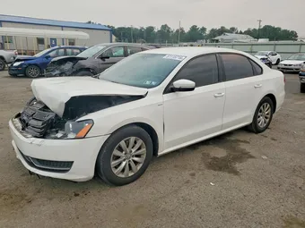 2015 Volkswagen Passat 1VWAT7A31FC032716