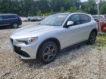 2018 Alfa Romeo ZASFAKPN1J7B92565
