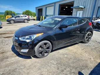 2017 Hyundai Veloster KMHTC6AD6HU323557