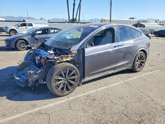 2022 Tesla Model X 7SAXCBE51NF329551