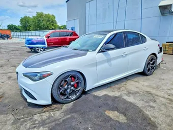 2019 Alfa Romeo ZARFAMAN6K7599575