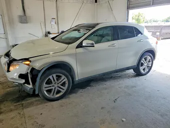 2017 Mercedes-Benz GLA-Class WDCTG4GB0HJ299643