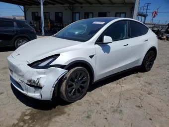 2024 Tesla Model Y 7SAYGAEE5RF042917