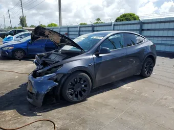 2024 Tesla Model Y 7SAYGDED4RF038592