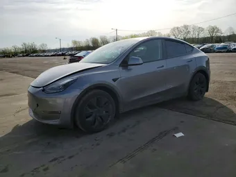 2024 Tesla Model Y 7SAYGAEE5RF171062