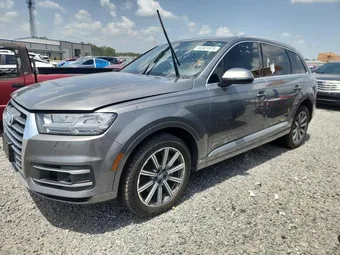 2018 Audi Q7 WA1VAAF72JD023880