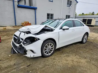 2019 Mercedes-Benz A-Class WDD3G4FB5KW024941
