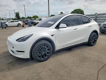 2023 Tesla Model Y 7SAYGDEE5PF763608