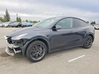 2025 Tesla Model Y 7SAYGDED1SF278317