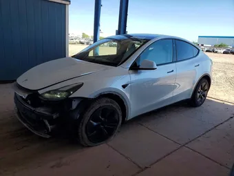 2025 Tesla Model Y 7SAYGDED0SA377272