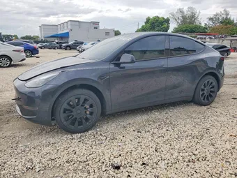 2024 Tesla Model Y 7SAYGDEE5RF037184
