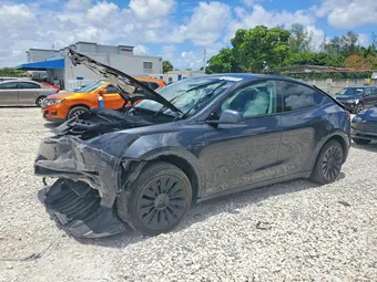 2024 Tesla Model Y 7SAYGDED1RF034256