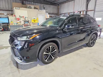 2022 Toyota Highlander 5TDLZRAH5NS136219