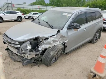 2019 Toyota Highlander 5TDKZRFH0KS571911