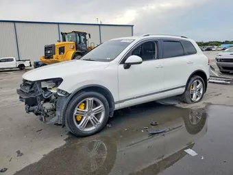 2016 Volkswagen Touareg WVGEF9BP0GD011047