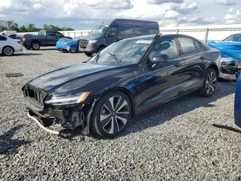 2022 Volvo S60 7JRL12TZ1NG177642