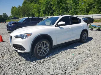 2018 Alfa Romeo ZASFAKNN6J7B67440