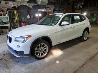 2015 BMW X1 WBAVL1C50FVY40377