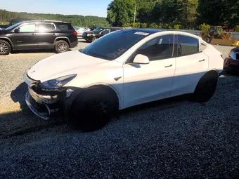 2022 Tesla Model Y 7SAYGDEE1NF439763